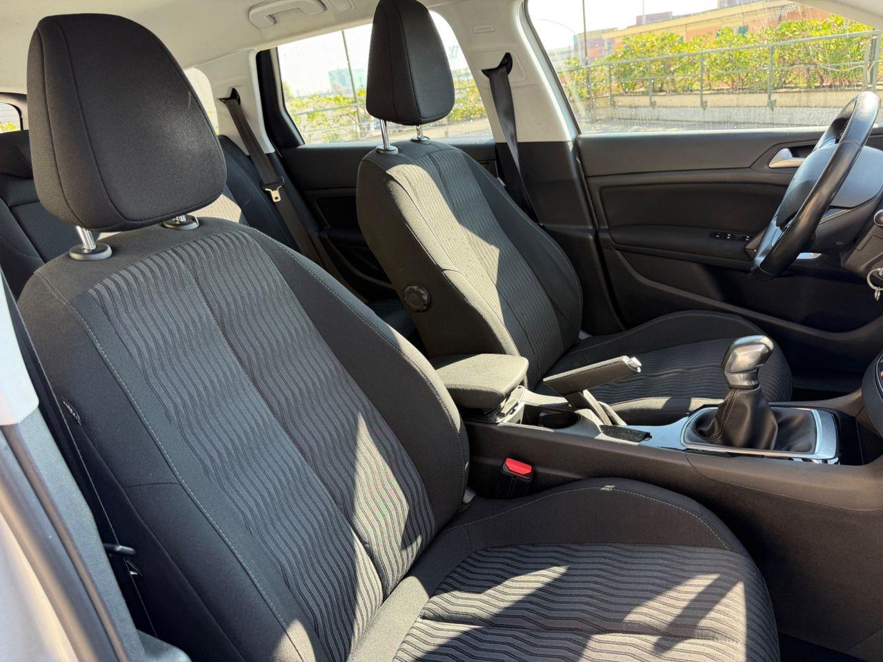 Peugeot 308 2015 — photo 15