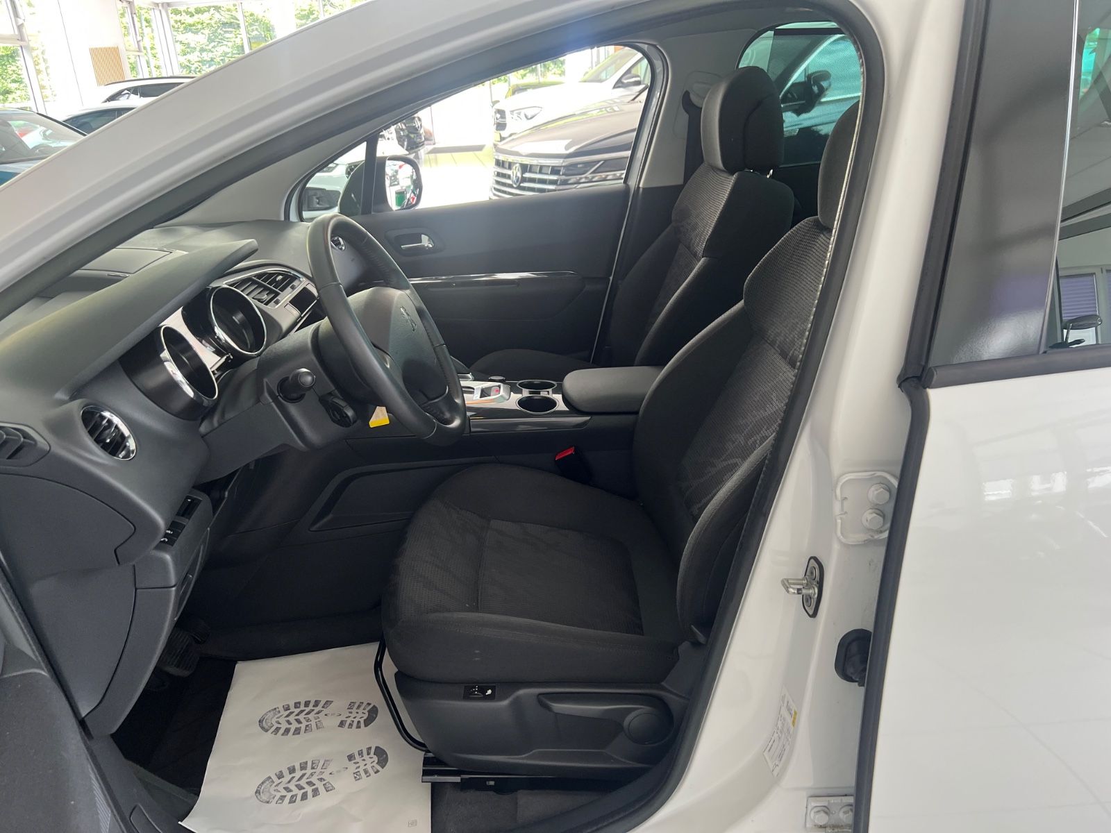 Fahrzeugabbildung Peugeot 3008 Business-Line Automatik