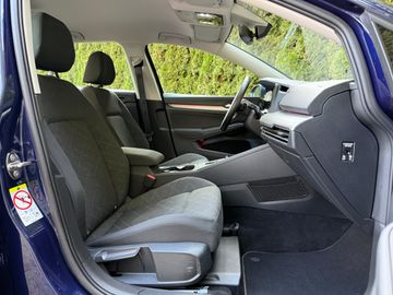 Volkswagen Golf - 11