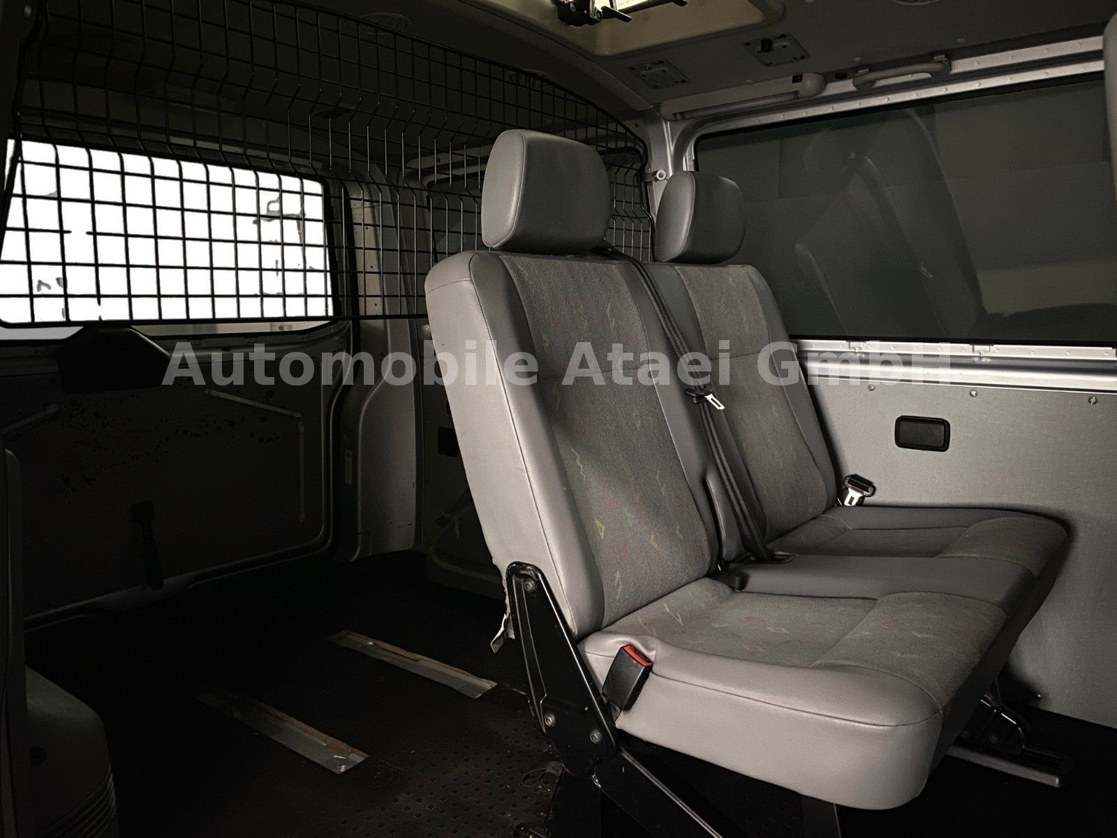 Fahrzeugabbildung Volkswagen T5 Transporter TDI Kombi *Behörde/Camper* (1263)