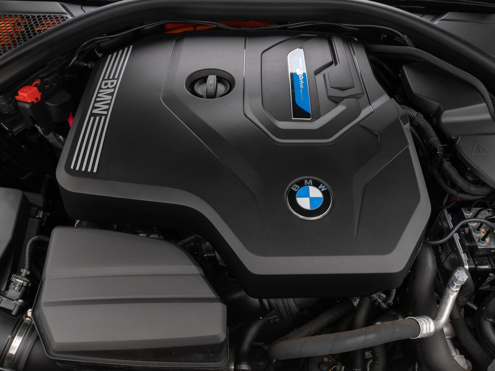 Fahrzeugabbildung BMW 320e Sport Line DAB HiFi CockPitPr Alarm PDC LED