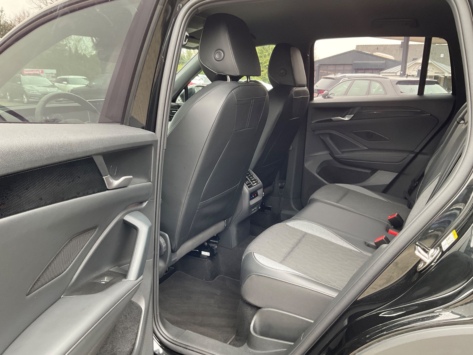 Fahrzeugabbildung Volkswagen Tiguan 1.5 eTSI DSG GOAL,AHK,Kamera,Navi,ACC