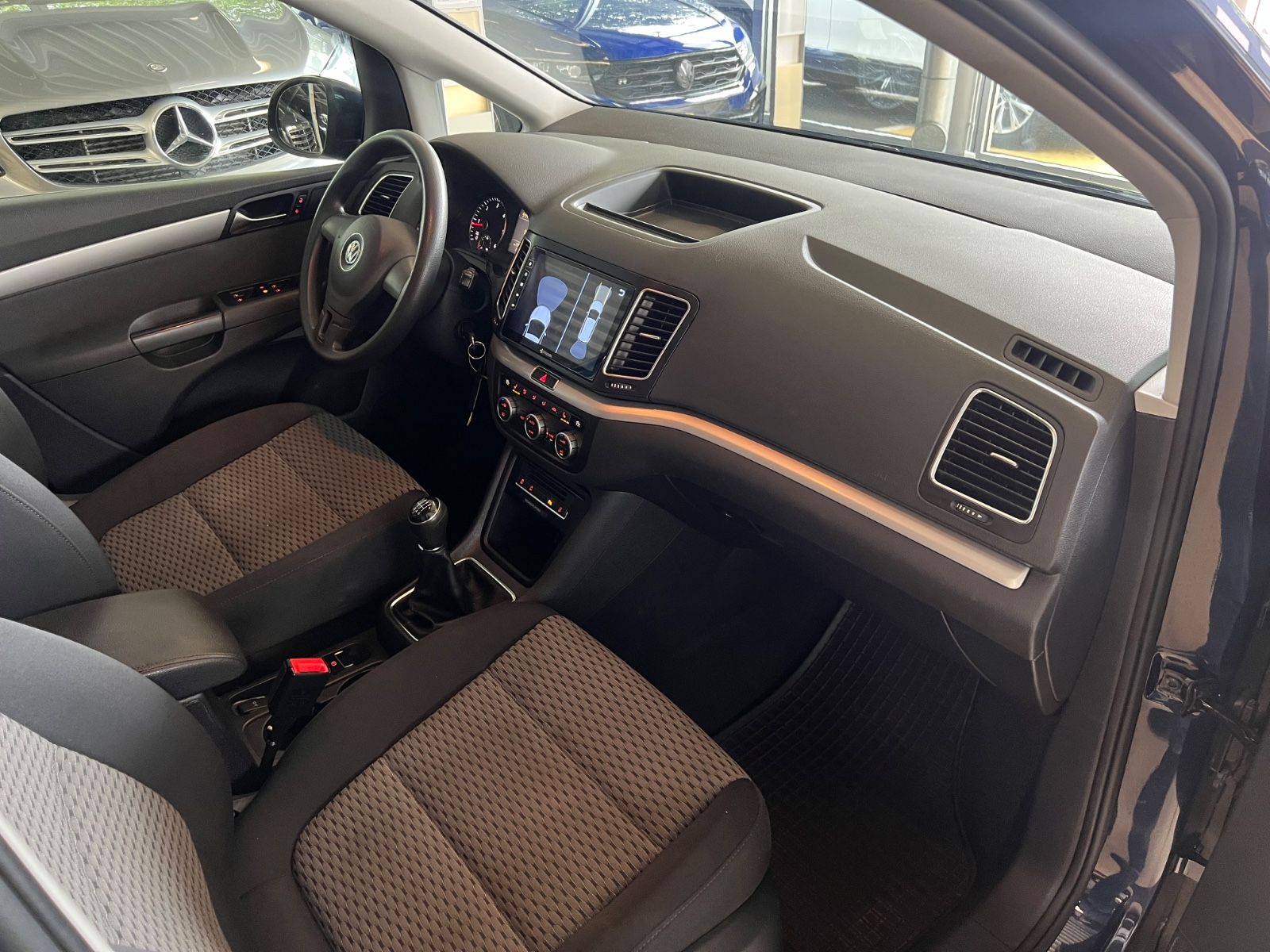 Fahrzeugabbildung Volkswagen Sharan 2.0 TDI BMT*CARPLAY*RÜCKFAHRKAMERA*7.SITZ