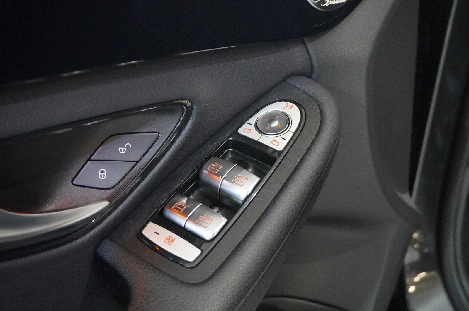 Fahrzeugabbildung Mercedes-Benz C 200D T BUSINESS NAVI/LED/KAMERA/SH/BURMESTER