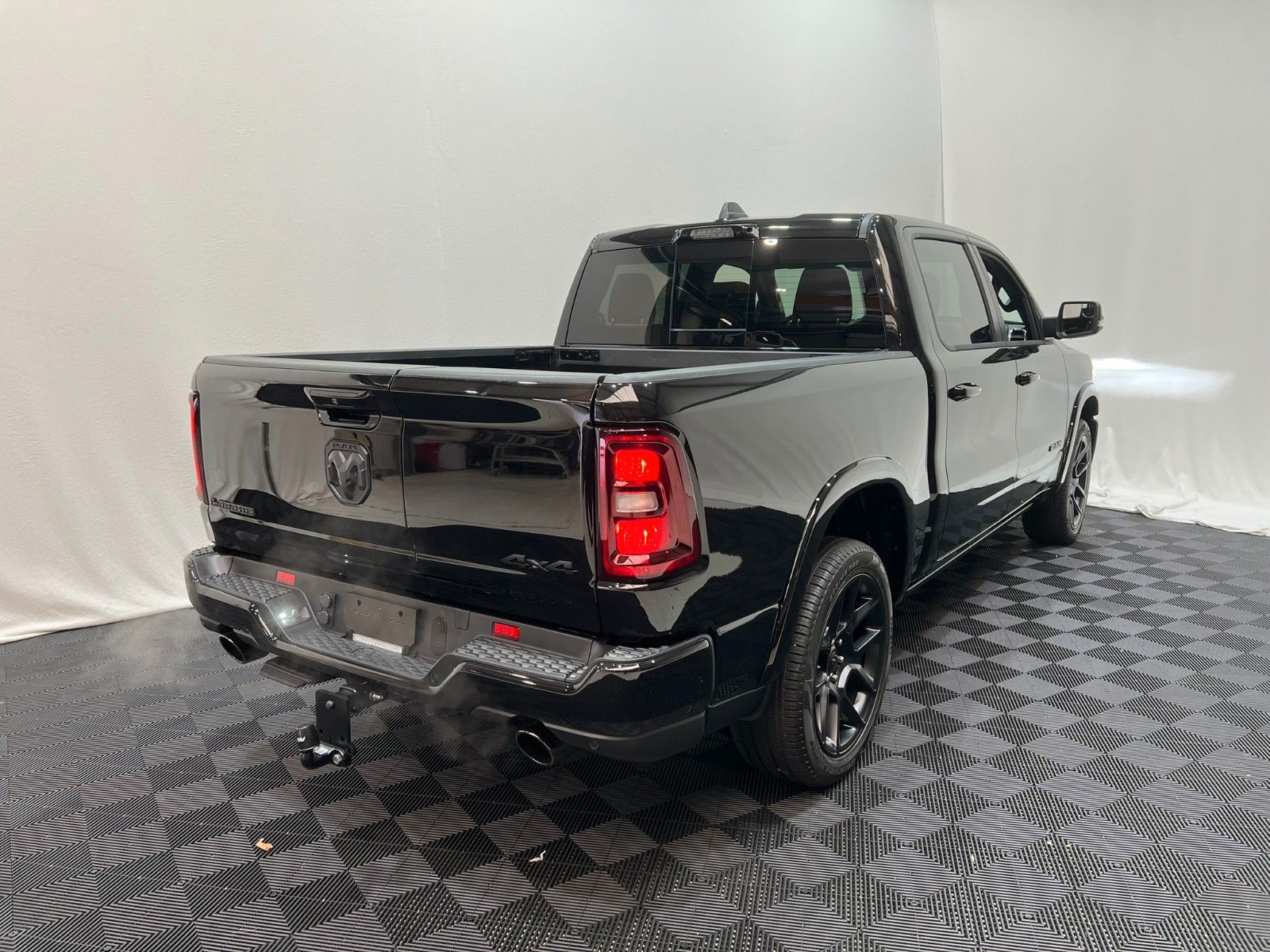 Fahrzeugabbildung Dodge RAM 1500 Laramie Night Premium, LUFT/MFT*AKTION*