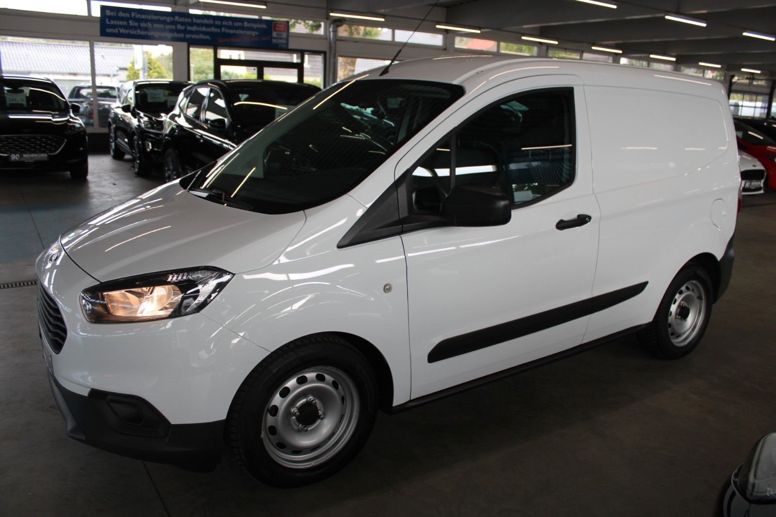 Fahrzeugabbildung Ford Transit Courier 1,5 TDCi Kasten Allwetter 1.Hand