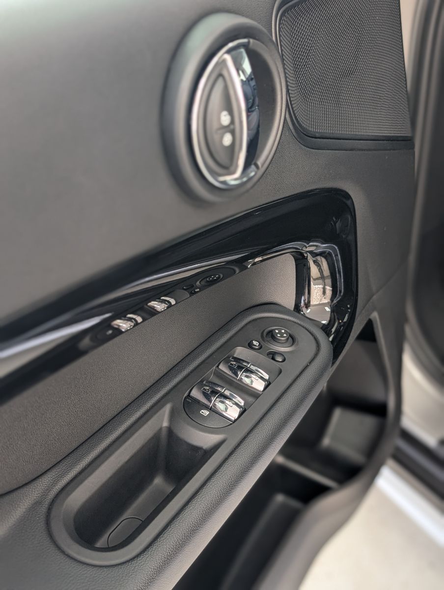 Fahrzeugabbildung MINI Cooper Countryman Untamed Edition LED TEMP PDC