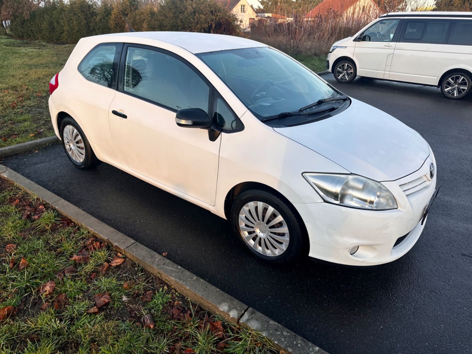 Fahrzeugabbildung Toyota Auris 1,33-l-Dual-VVT-i KLIMA EURO 5