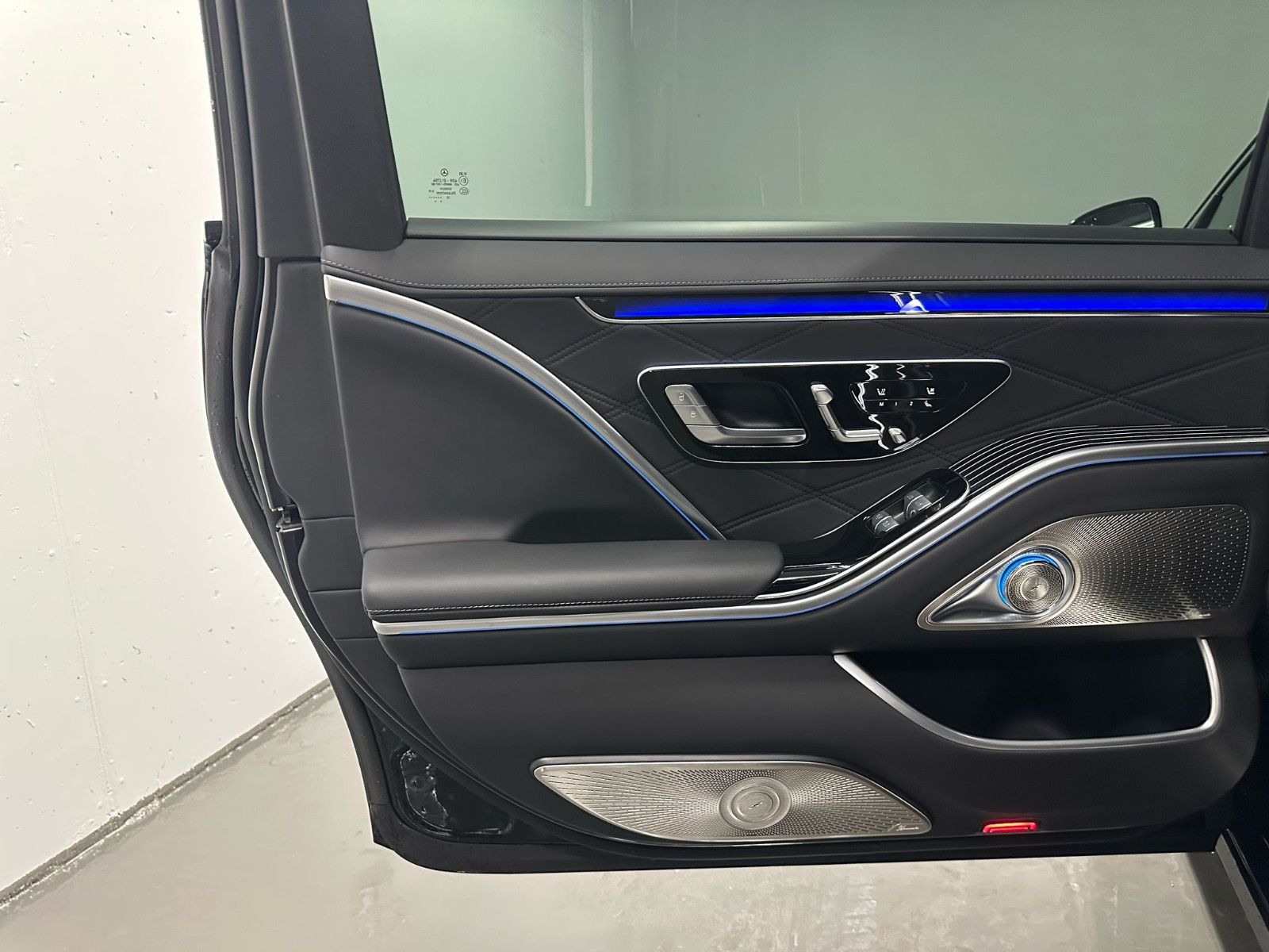 Fahrzeugabbildung Mercedes-Benz S 680 4MATIC MAYBACH *PANO*TV*MANUFAKTUR*TISCHE*