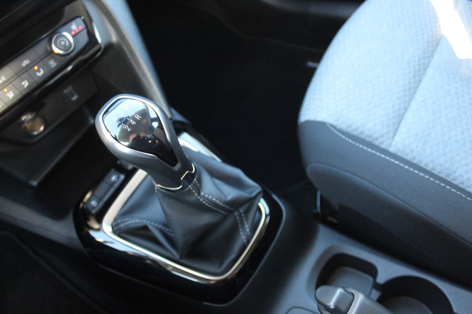 Fahrzeugabbildung Opel Corsa Edition Allw.*Sitzh.*PDC*DAB