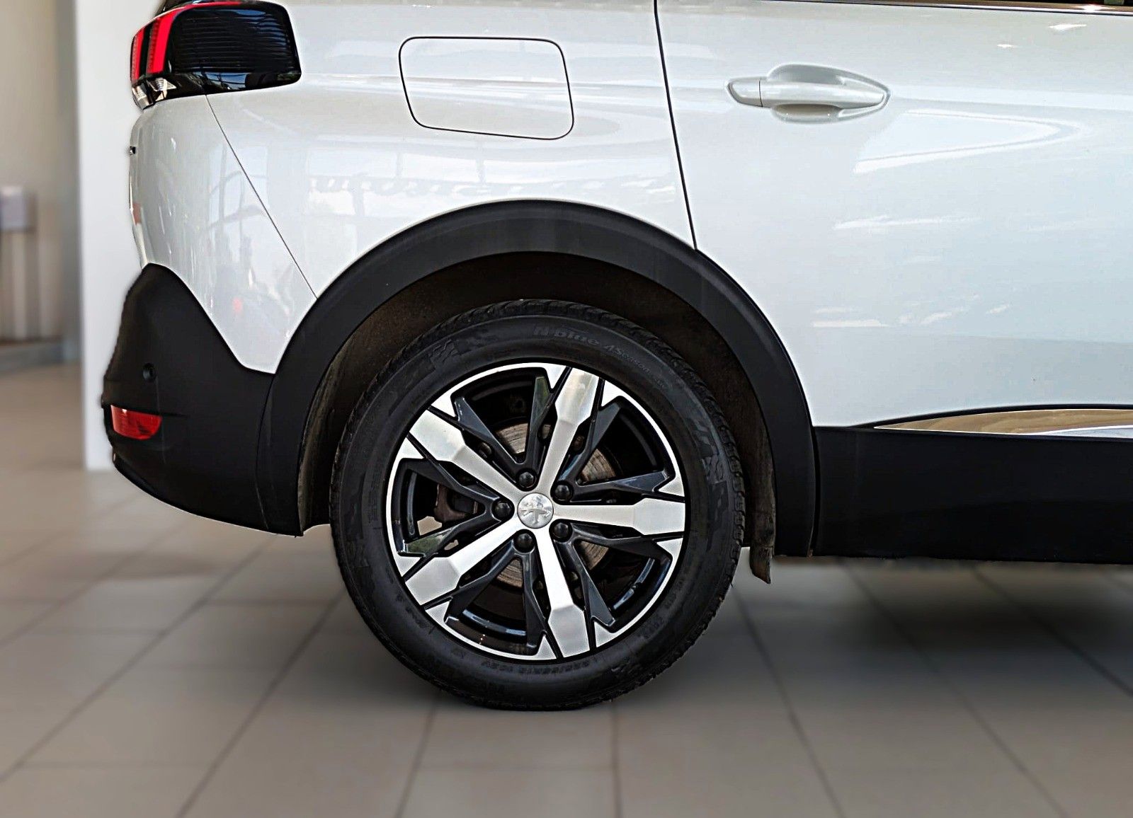 Fahrzeugabbildung Peugeot 5008 GT-LINE LEDER NAVI PANORAMA LED AHK 7-SITZE