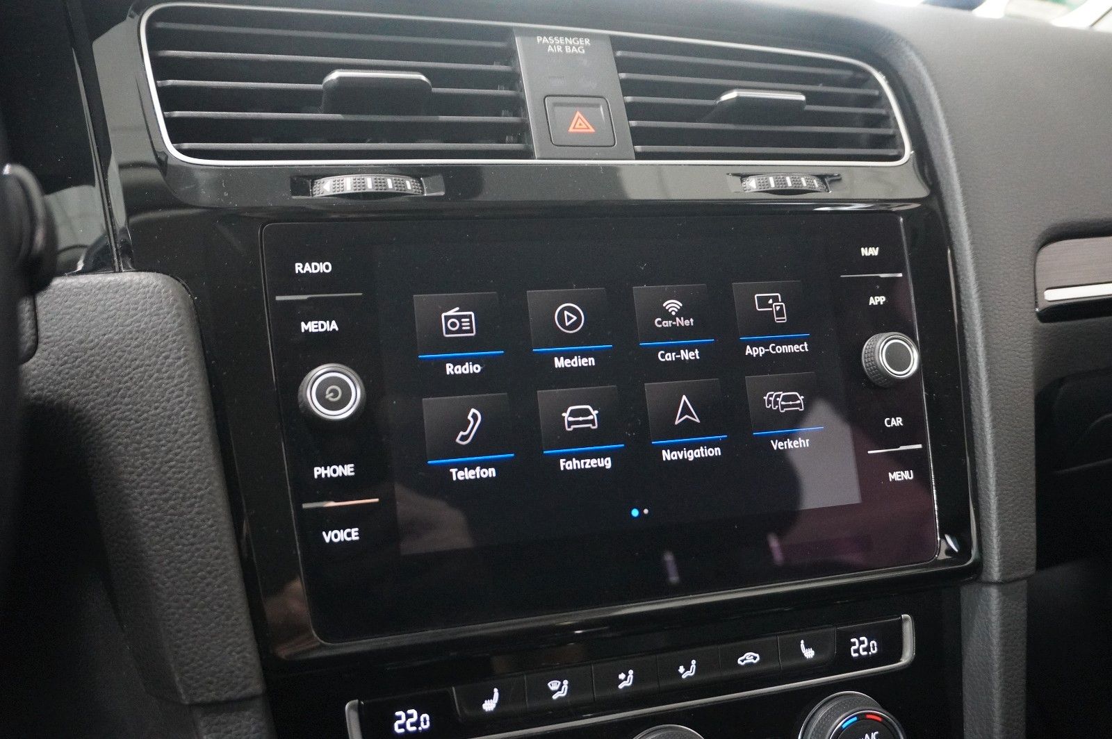 Fahrzeugabbildung Volkswagen Golf VII VARI. 1.5 TSI HIGHLINE NAVI/SPORT/AHK