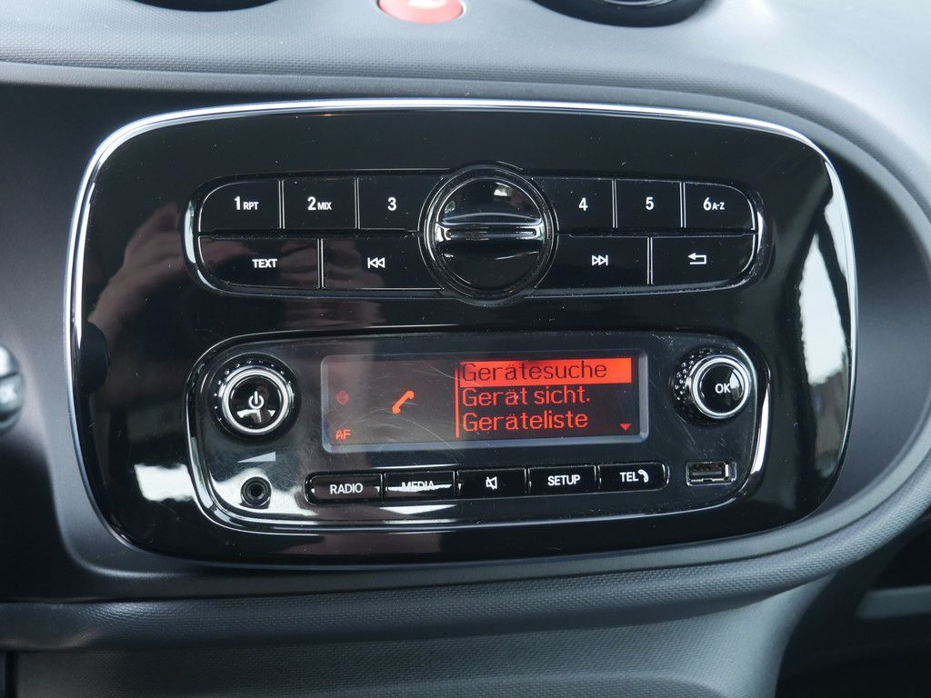 Fahrzeugabbildung Smart fortwo coupe EQ KLIMAAUTOMATIK SITZHEIZUNG
