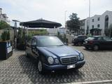 Mercedes-Benz MERCEDES-BENZ E 250 diesel cat Avantgarde - Mercedes-Benz E 200 mit Diesel-Antrieb: Blau, Limousine