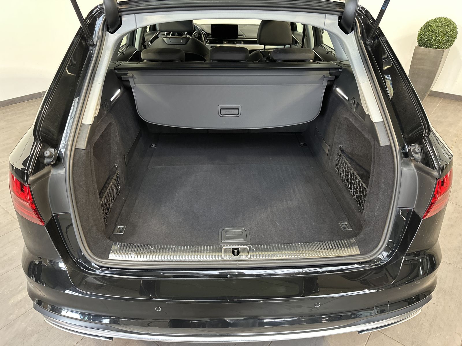 Fahrzeugabbildung Audi A4 Avant 35 TFSI Advanced NAV+LED+V-COCKPIT+17ZO