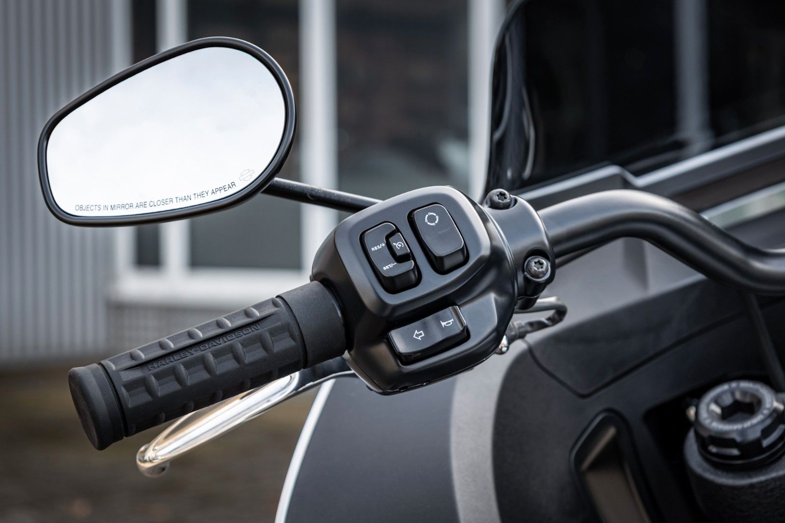 Fahrzeugabbildung Harley-Davidson FXLRST LOW RIDER ST 117 MY26