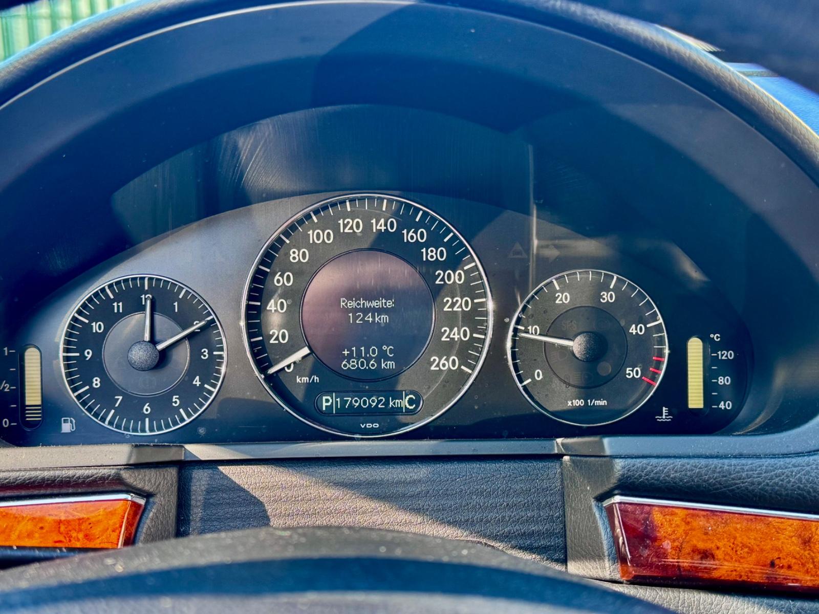 Mercedes-Benz E 220 CDI ELEGANCE 