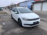 Volkswagen Touran 1.5TSI DSG 7S AHK LED NAVI StHZ RFK ACC D - Volkswagen Gebrauchtwagen in Pforzheim