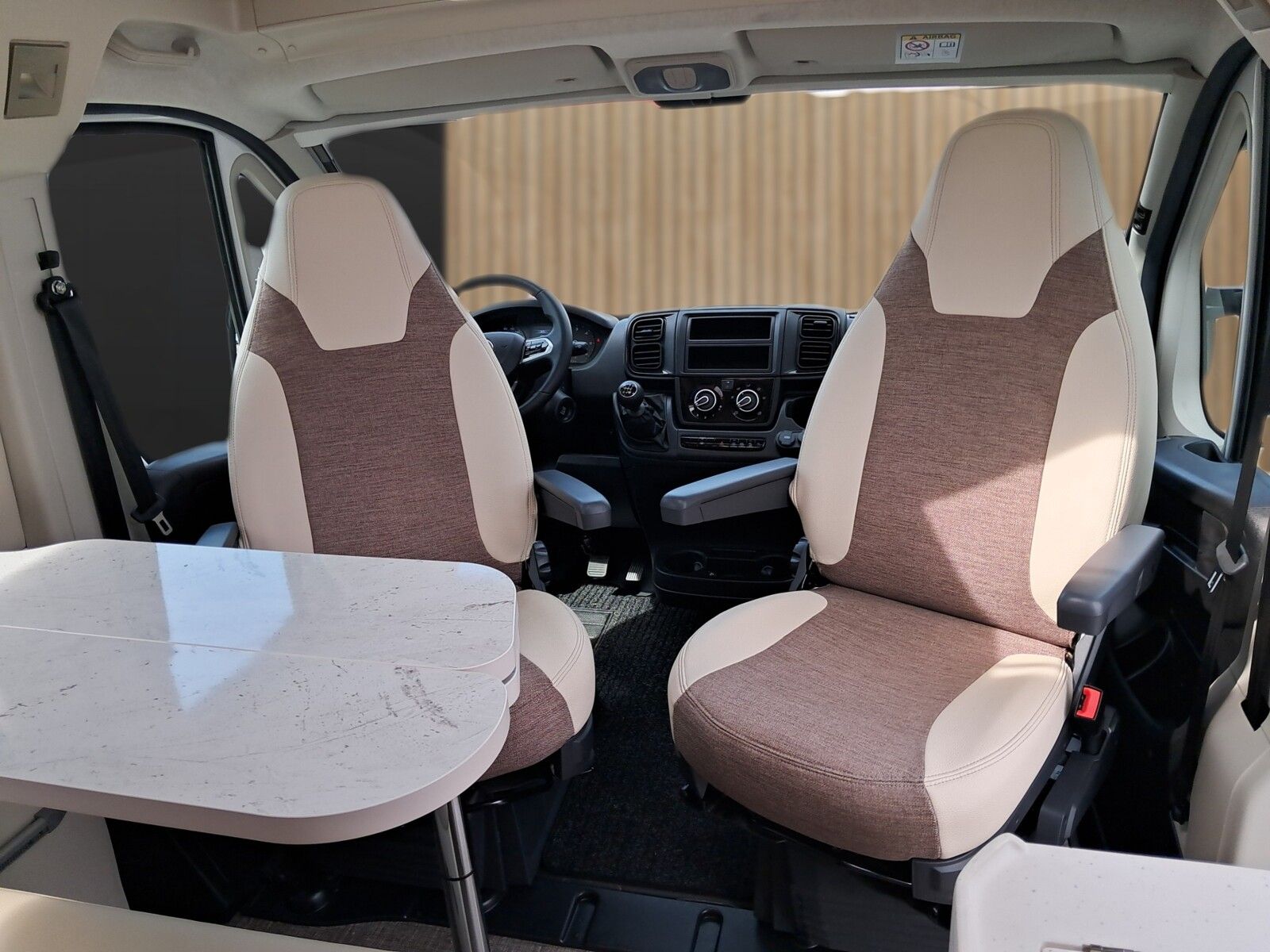 Fahrzeugabbildung Eura Mobil Van V 595 HB RFK, Radio DAB, Klimaauto, Solar,