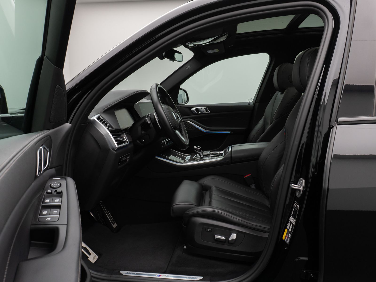 Fahrzeugabbildung BMW X5 xD45e M Sport Panorama Laser 360°HUD DAB HiFi