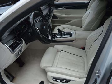 BMW 750 - 11