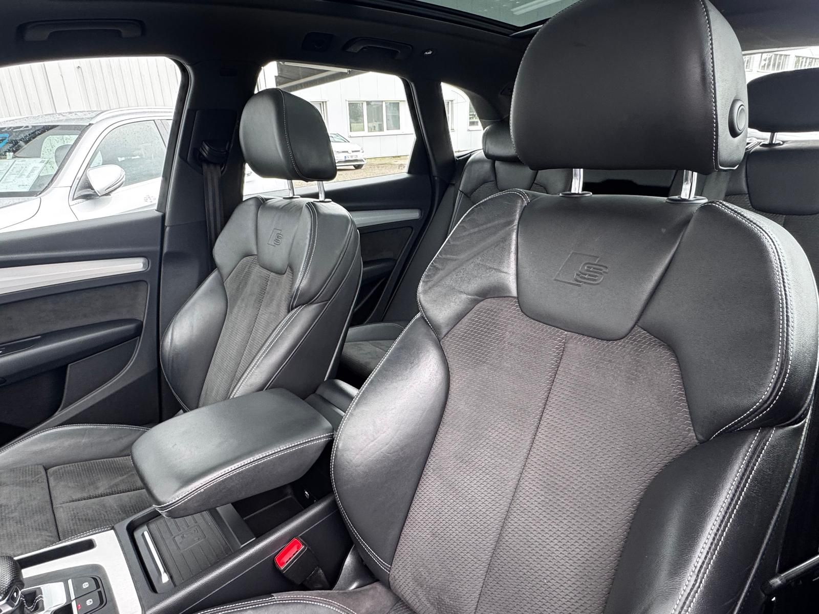 Fahrzeugabbildung Audi Q5 40 TDI quattro sport S line Sport-Paket /Plus