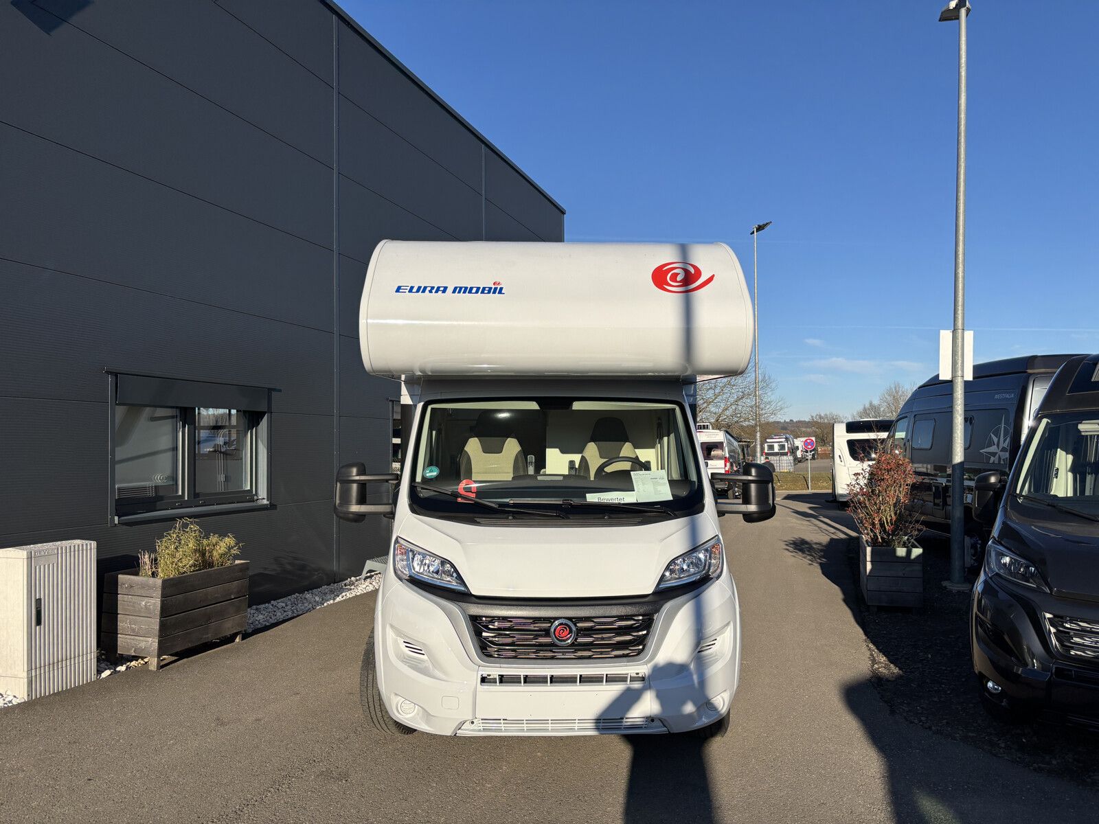 Fahrzeugabbildung Eura Mobil Activa One AO 690 HB Travel-Paket/Mark./Lithium.