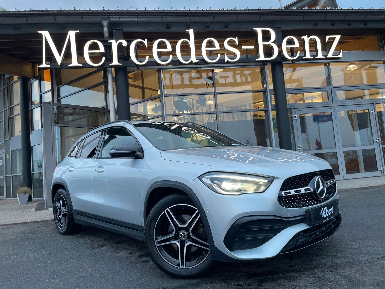 Fahrzeugabbildung Mercedes-Benz GLA 200 AMG+Ambiente+TotW+Night+RKamera+19Zoll