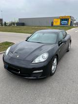 Porsche Panamera - Porsche Panamera in Stuttgart
