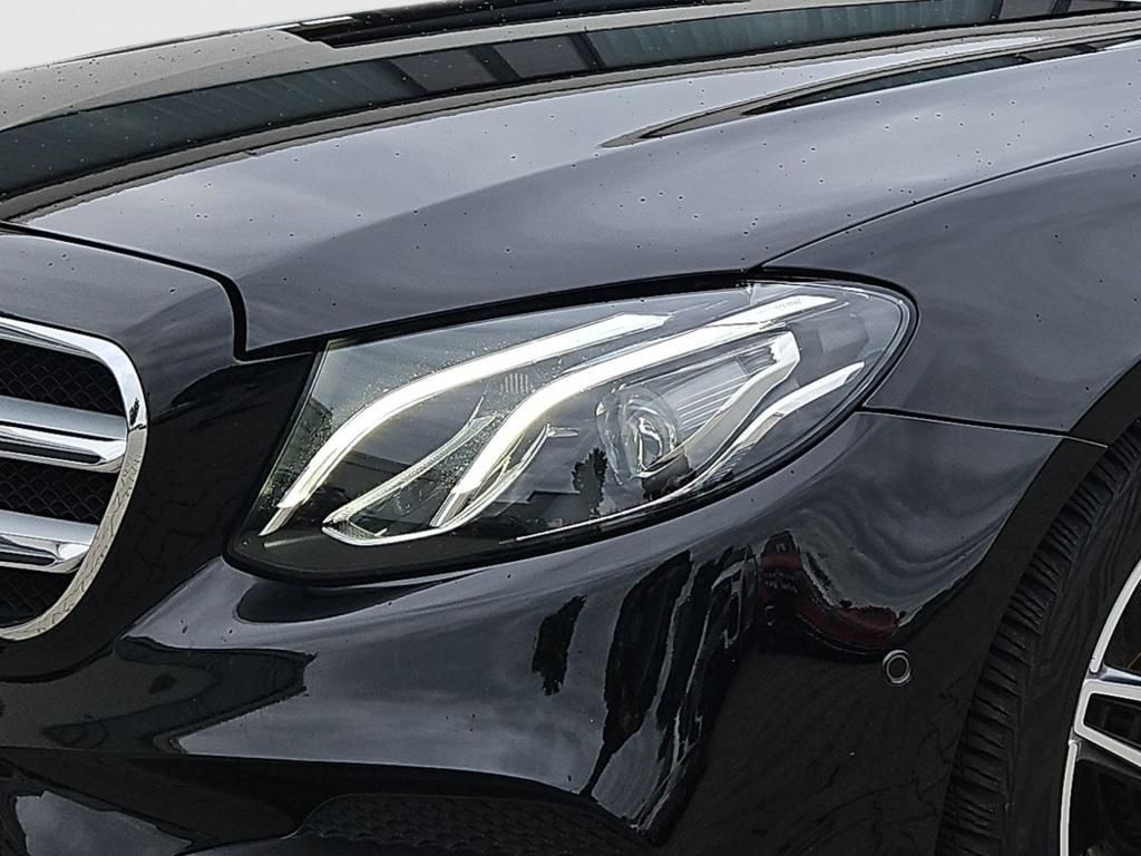 Fahrzeugabbildung Mercedes-Benz E 300 d T AMG ACC HUD Navi LED SHZ KeyLess Sport