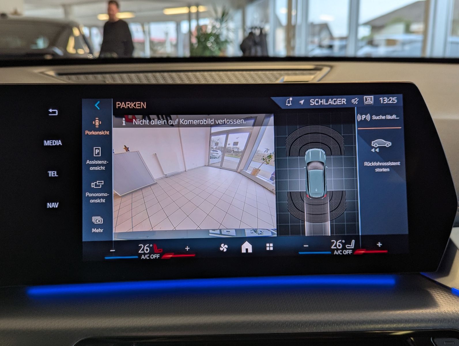 BMW X1 18d sDrive M-Sport Travel-Paket Pano Cam AHK - Image 23