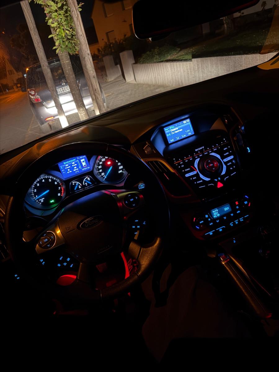 Ford Focus 2012 — photo 8