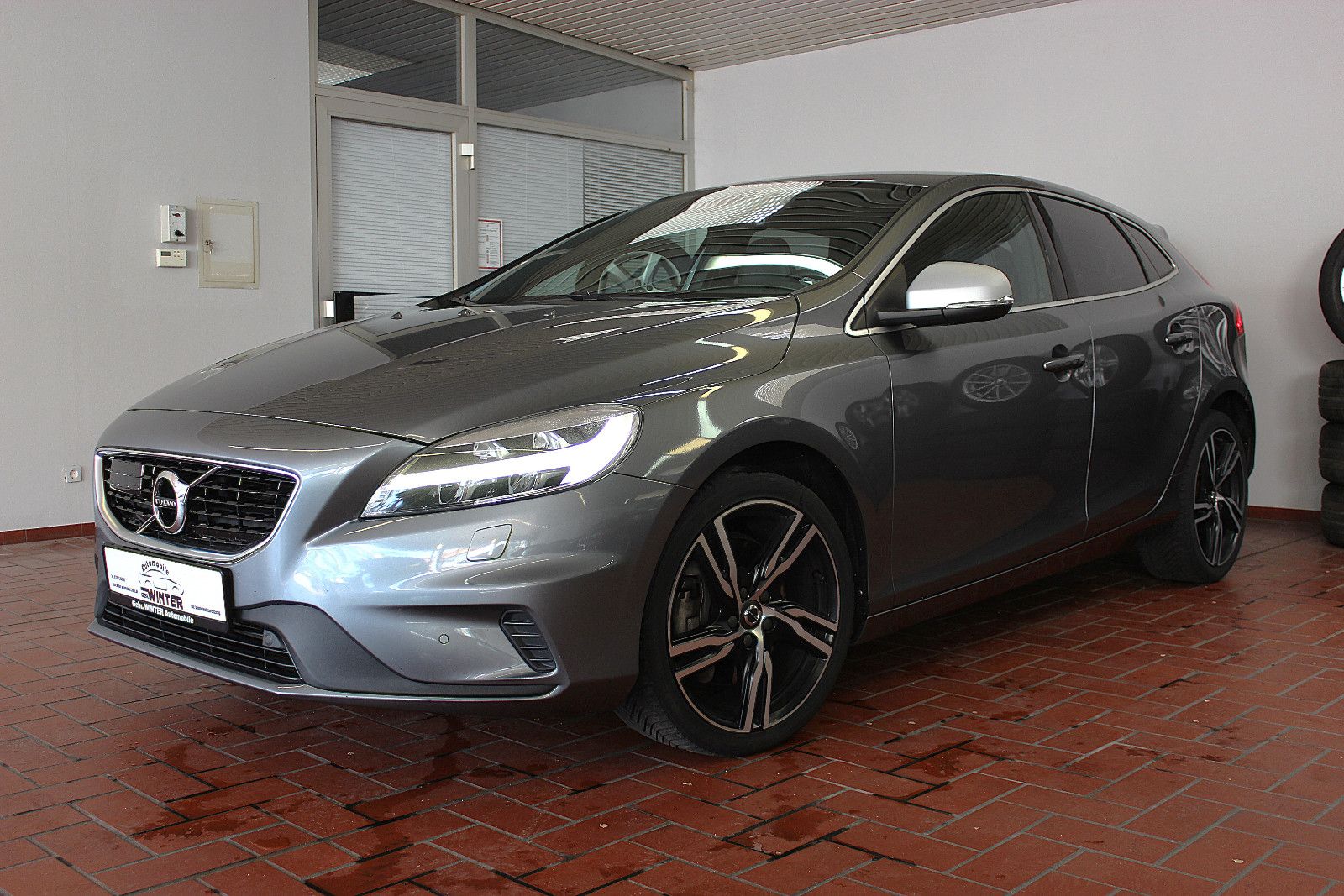 VOLVO V40
