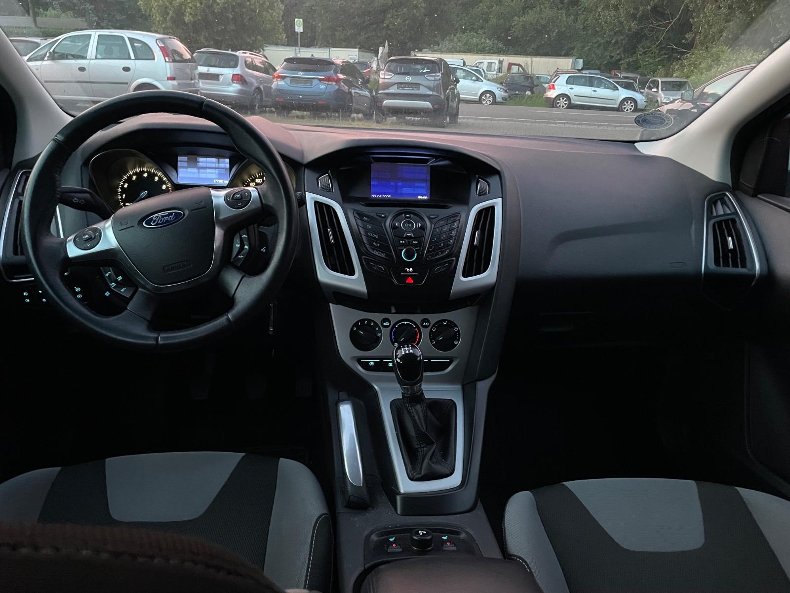 Ford Focus 2012 — photo 7