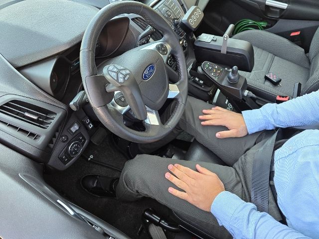 Fahrzeugabbildung Ford Grand Tourneo Connect Paravan Selbstfahrer Rolli