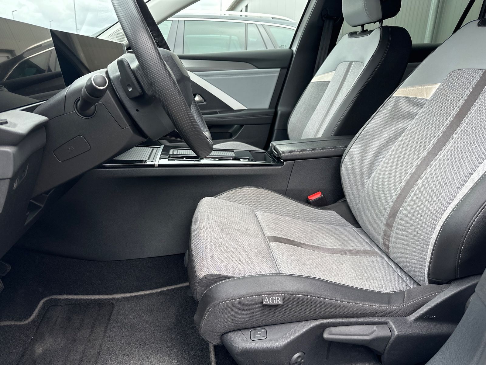 Fahrzeugabbildung Opel Astra SpT 1.5 D Elegance Aut. NAV+LED+KAMERA+SHZ