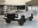 Land Rover Defender 90 SE, Leder, Klima, Winterpaket - silberne Land Rover Defender