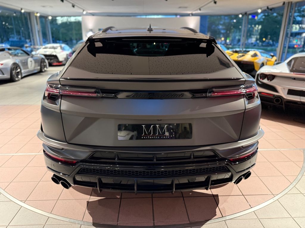 LAMBORGHINI Urus 2023