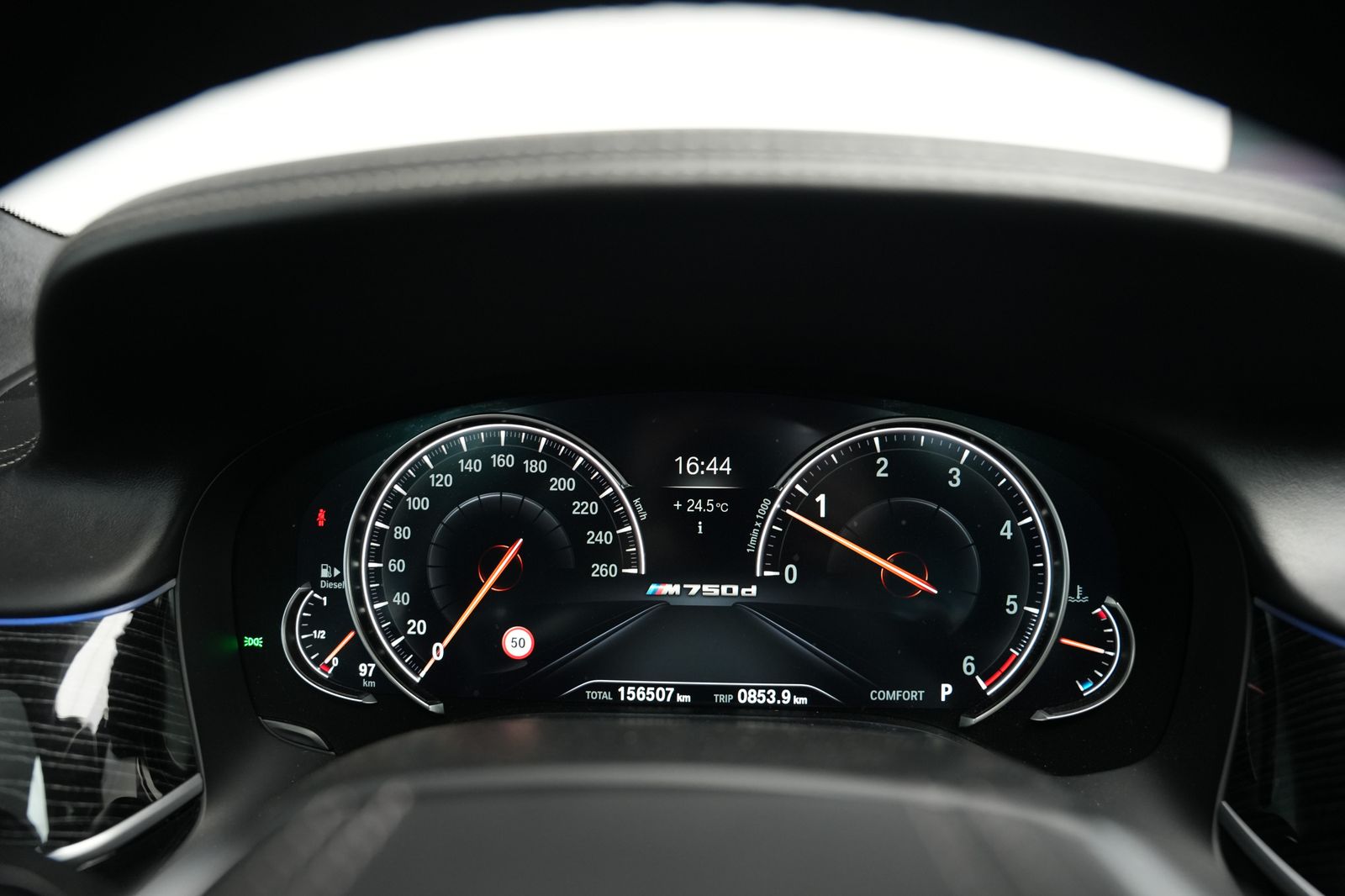 Fahrzeugabbildung BMW 750 750 xDrive*M-Paket*S-Dach*Bowers&Wilkins*HUD