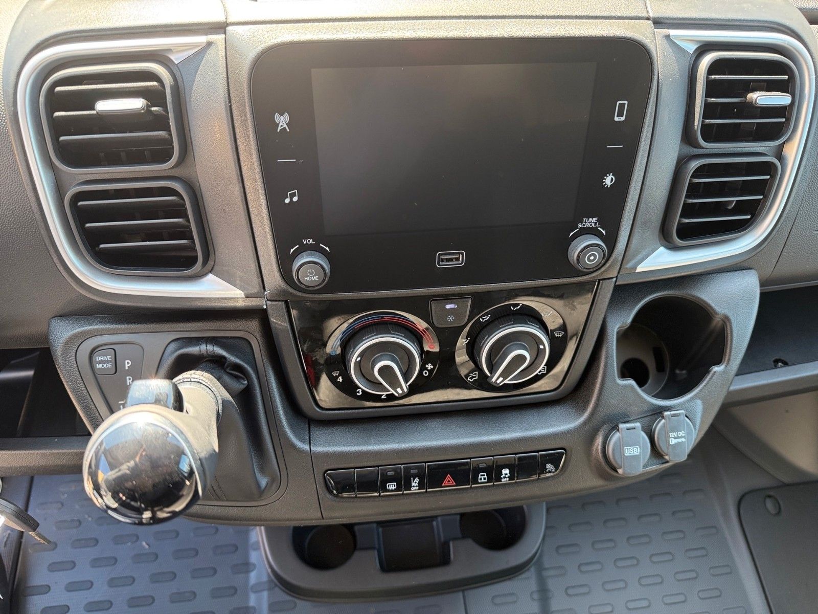 Fahrzeugabbildung Citroën Jumper Kasten 35 L2H2 BlueHDi 140 Automatik