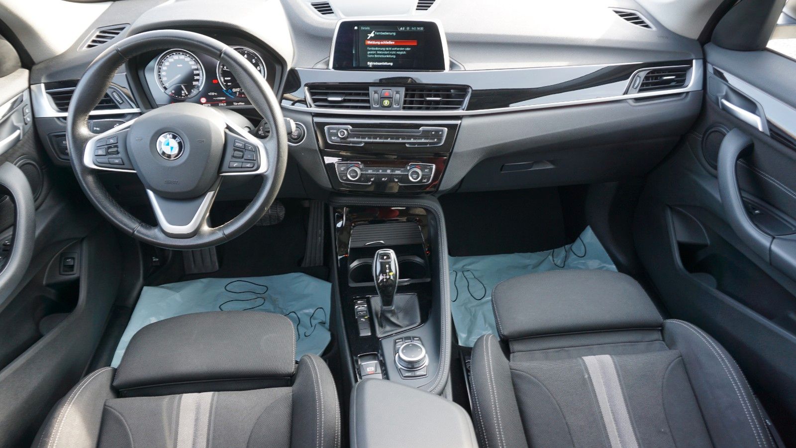 Fahrzeugabbildung BMW X1 sDrive 18i Sport Line, Kamera, PDC, Panorama