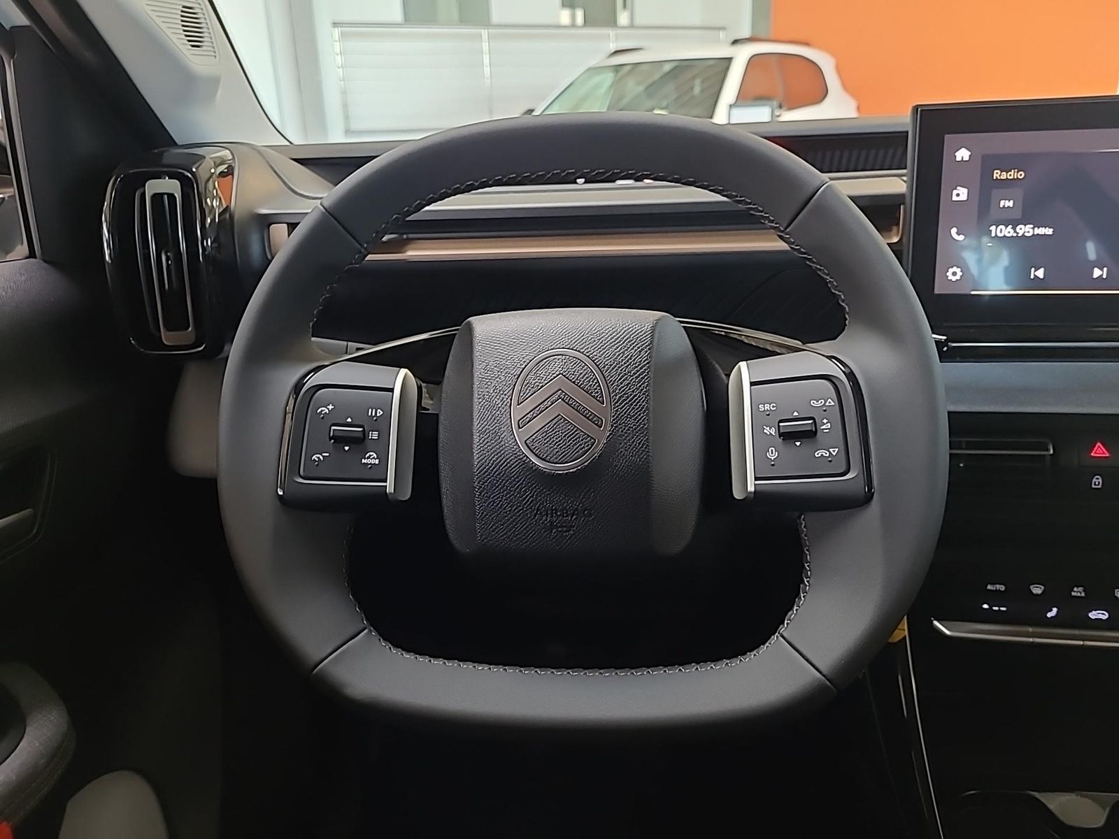 Fahrzeugabbildung Citroën C3 Aircross Plus 100 PS MT