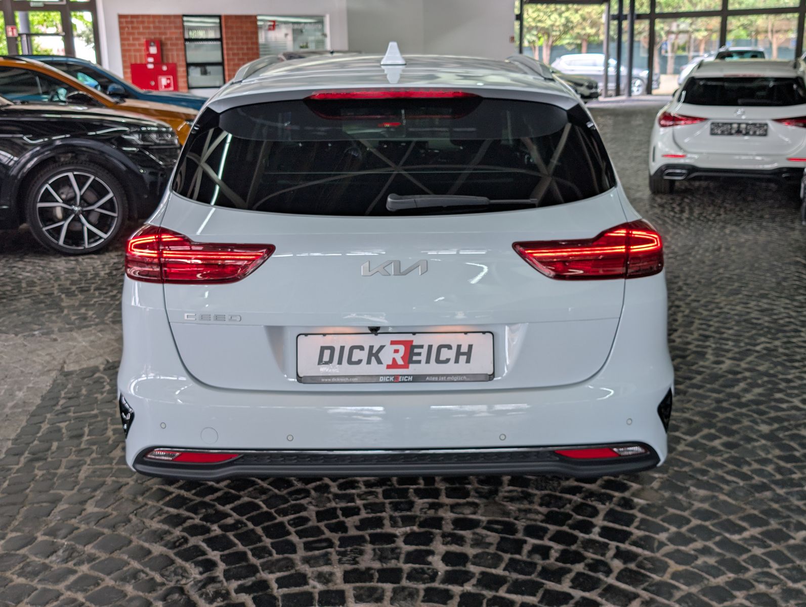 Fahrzeugabbildung Kia cee'd Sportswagon 1.5 Spirit SCC JBL KAM 7J Gar.
