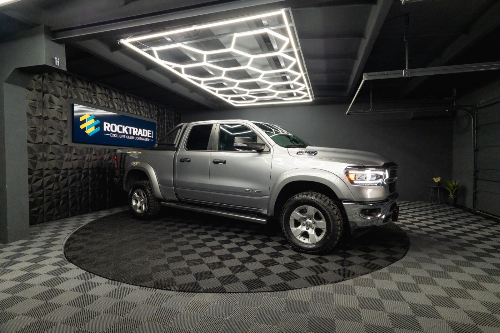 Fahrzeugabbildung Dodge RAM 5.7 V8 HEMI 4x4 OFFROAD Bodylift LONGBED LED