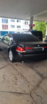 BMW 745i A - - BMW 745 aus 2002