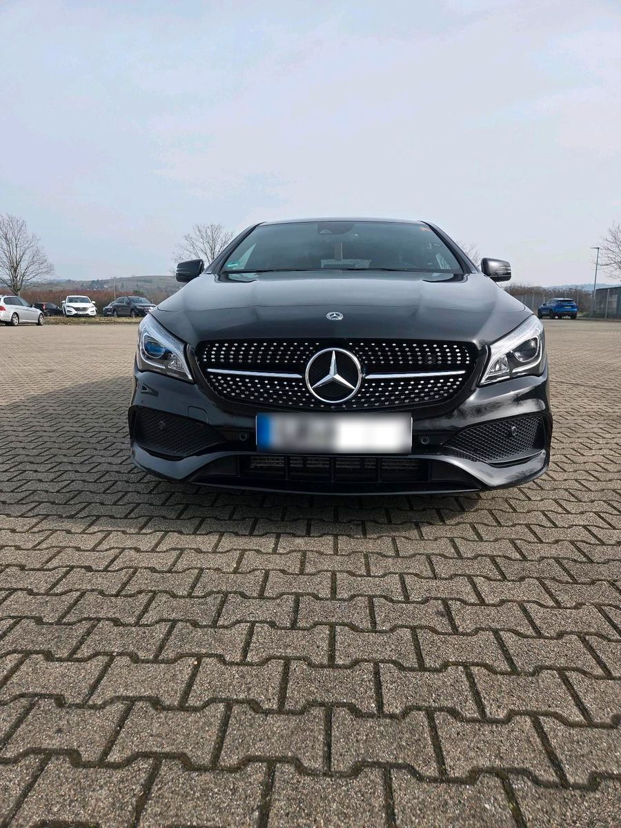 MERCEDES-BENZ Cla 180 AMG Pakiet