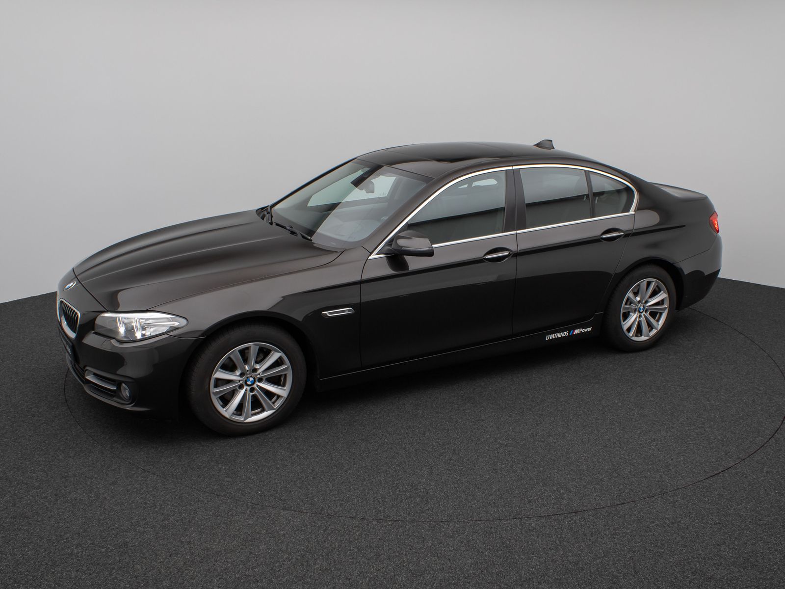 Fahrzeugabbildung BMW 520d Kamera Glasdach HUD HiFi Komfort Alarm AHK