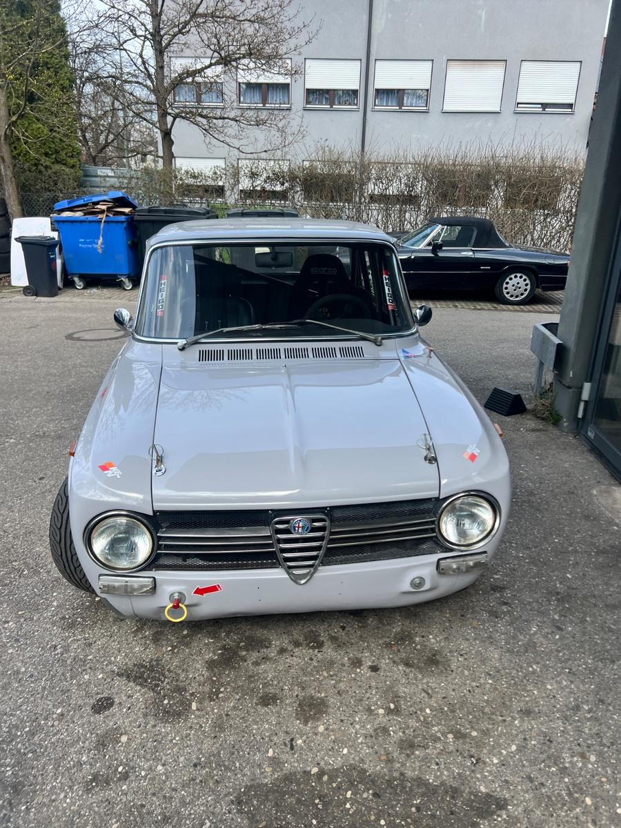Alfa Romeo Giulia 2L Twin Spark Race Car mit Straßenzug.!