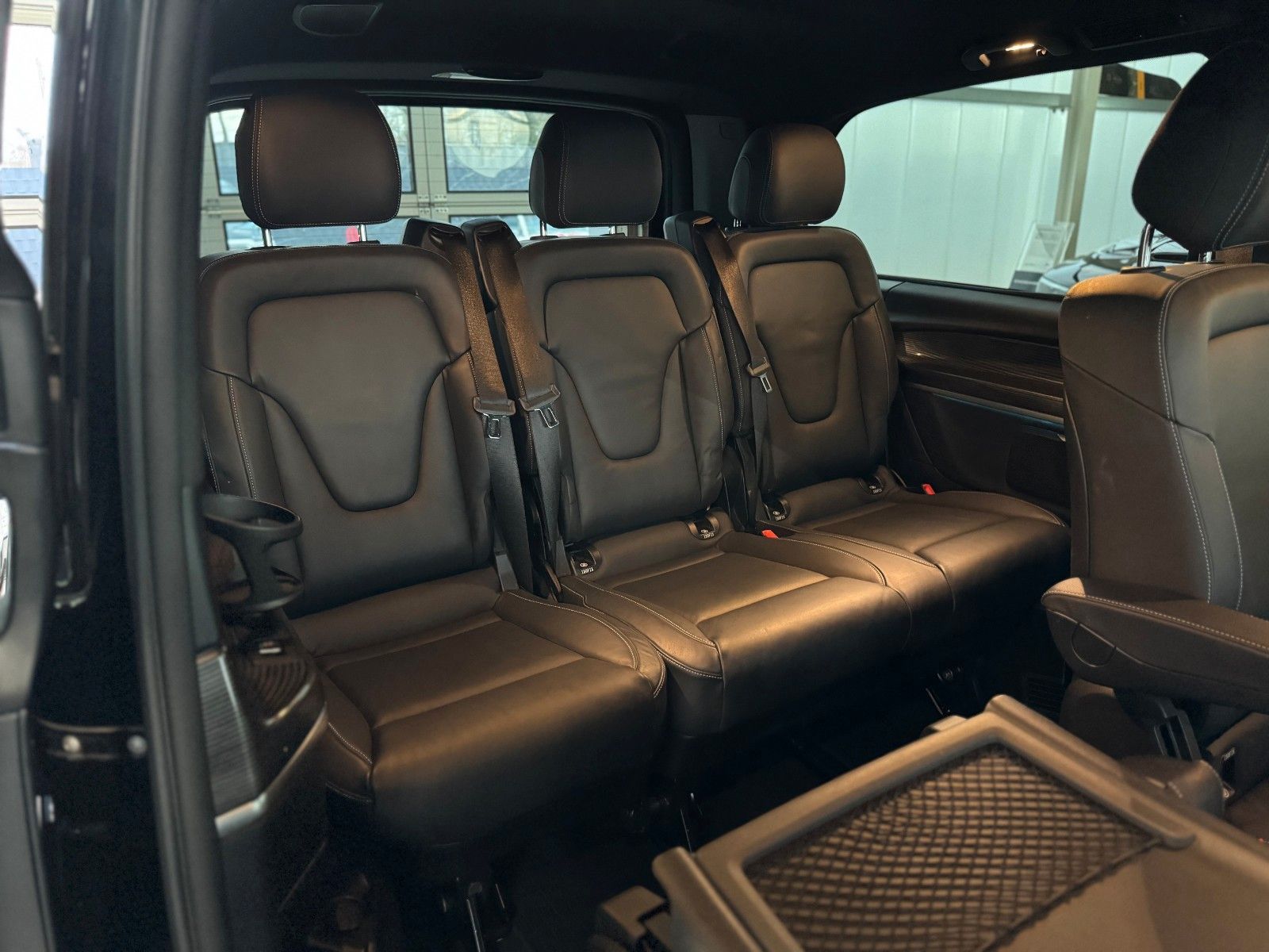 Fahrzeugabbildung Mercedes-Benz V 300d Avantgarde Edition lang "Agility Control"