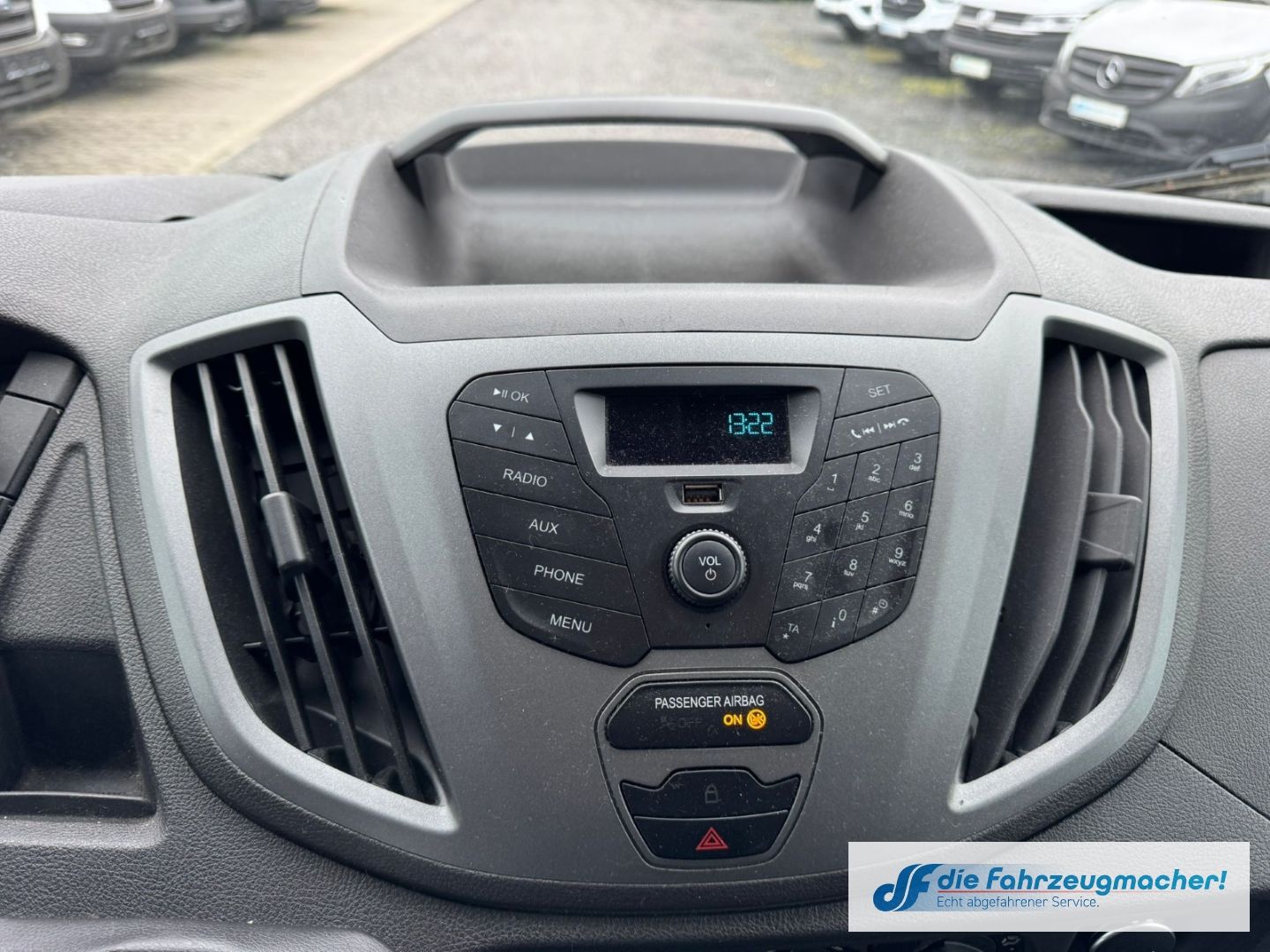 Fahrzeugabbildung Ford Transit Kombi 350 L3 *HECKSCHADEN *2539